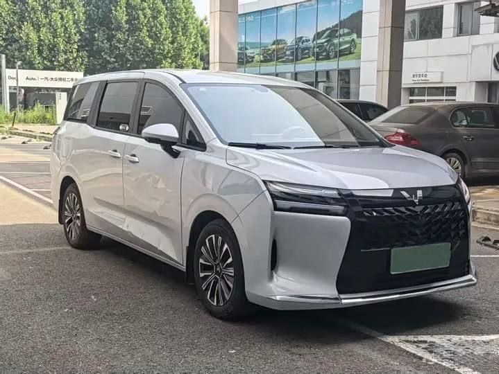 Wuling Starlight 730 EV